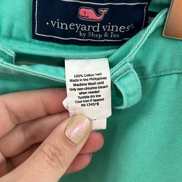 Vineyard Vines Men's Flat Front Shorts - Green/Navy - 36 - Picture 4 of 8